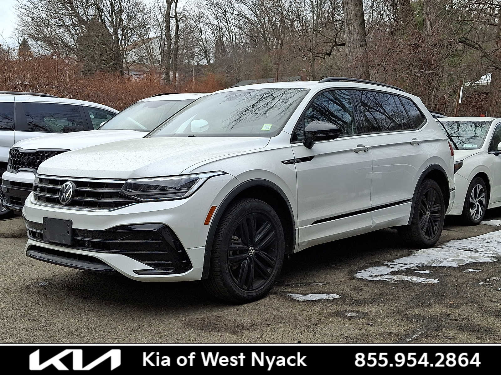 2022 Volkswagen Tiguan SE R-LINE BLACK's photo