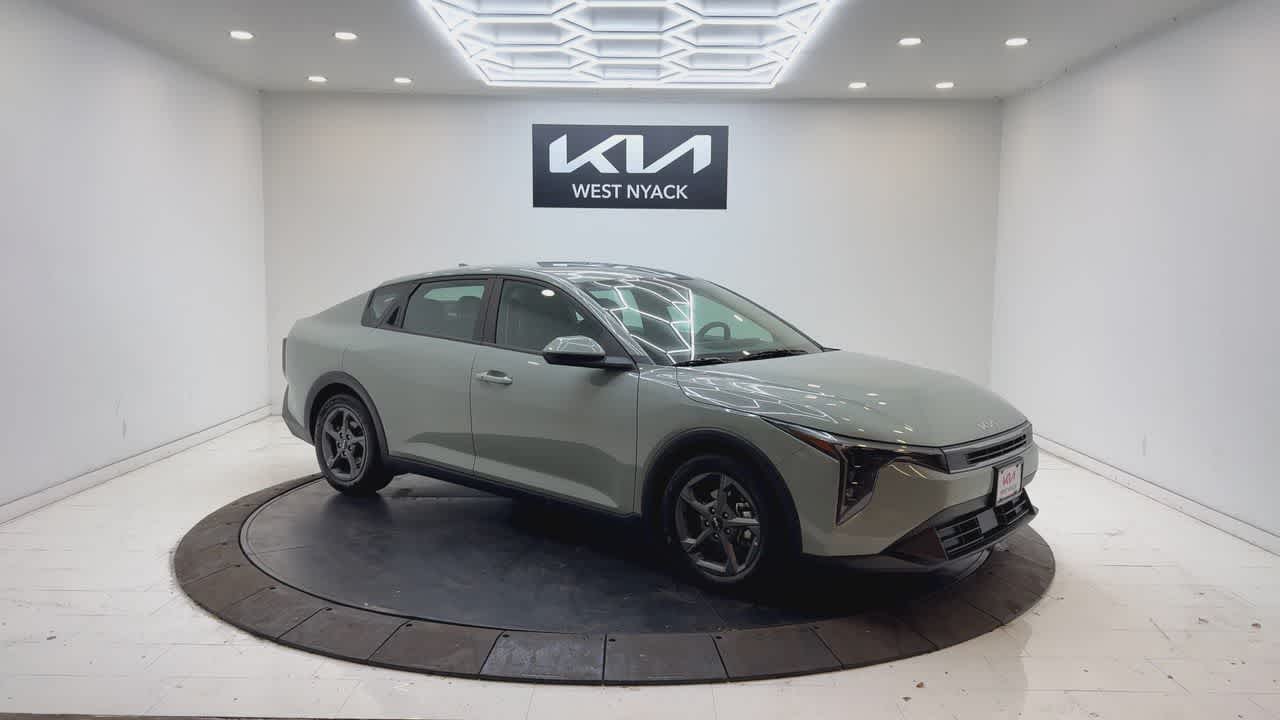 2025 Kia K4 LXS photo 2