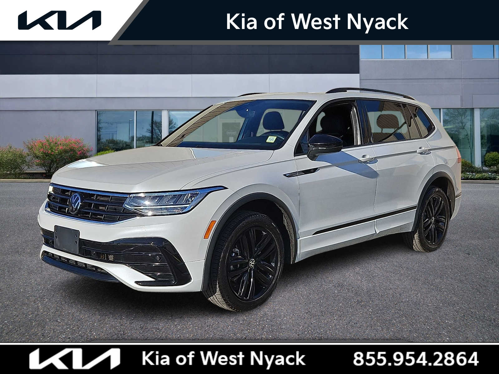 2022 Volkswagen Tiguan SE R-Line Black's photo