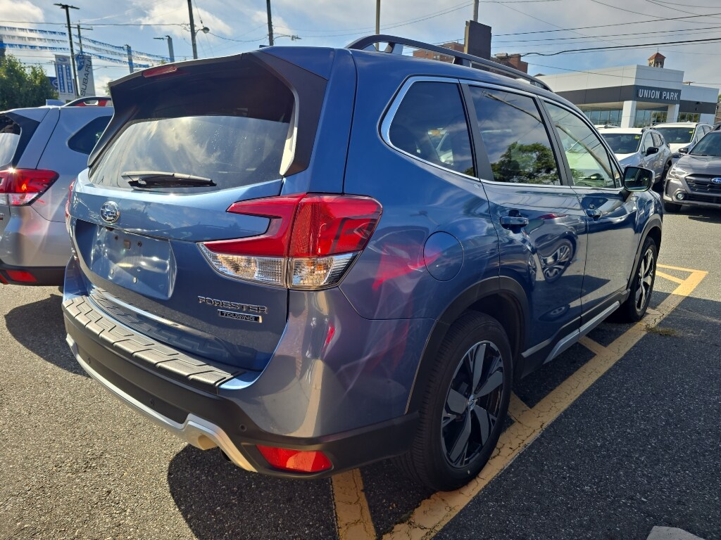 2020 Subaru Forester Touring photo 2