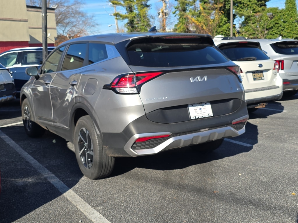 Used 2023 Kia Sportage Hybrid LX SUV