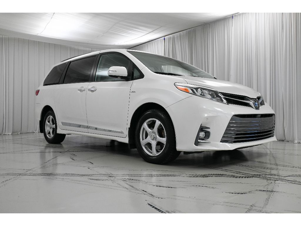 2019 Toyota Sienna Limited photo 2