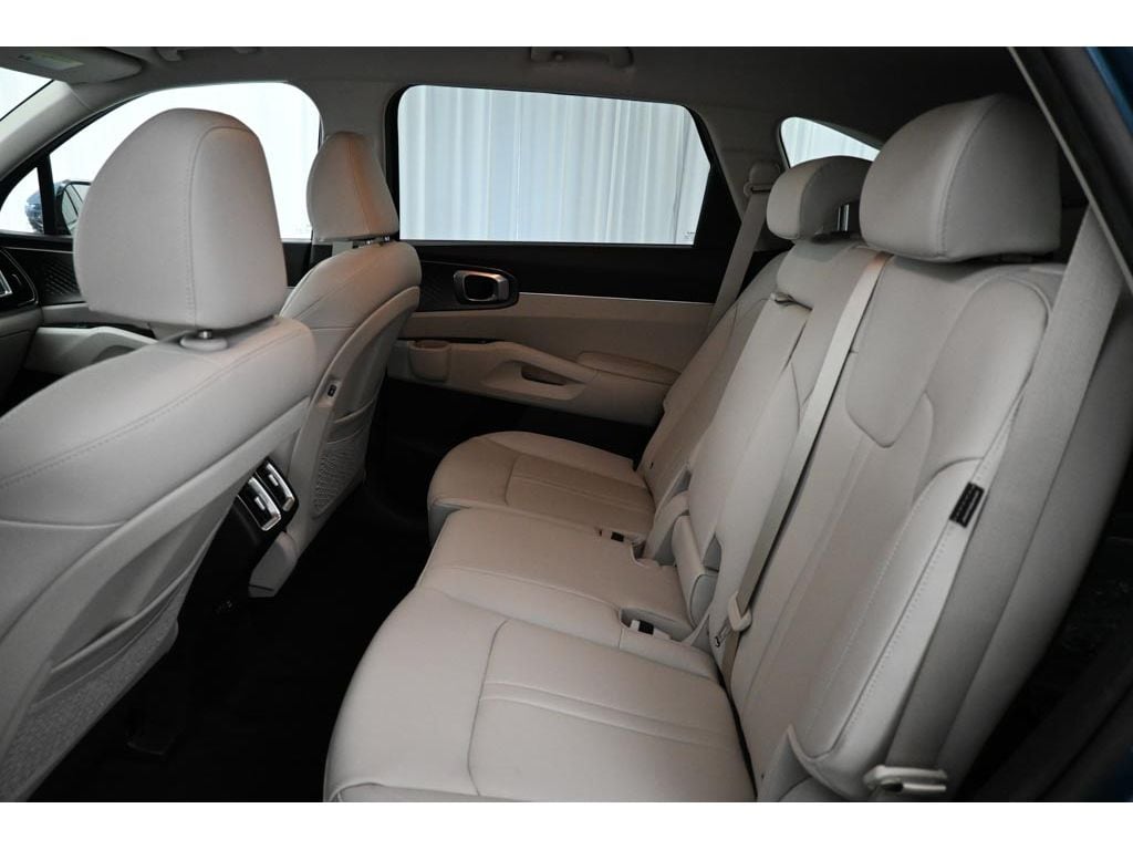2026 Kia Sorento EX Hybrid - Photo 12