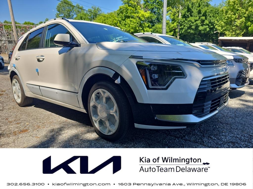 2026 Kia Niro SX Touring HEV's photo