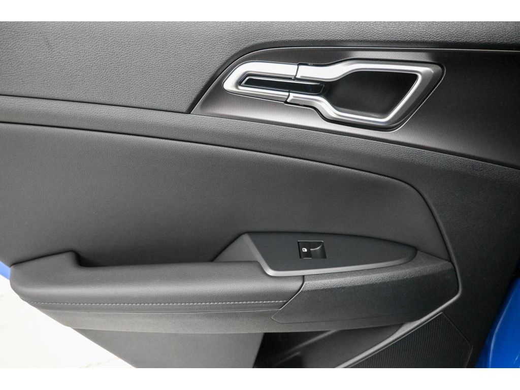 2026 Kia Sportage EX - Photo 12