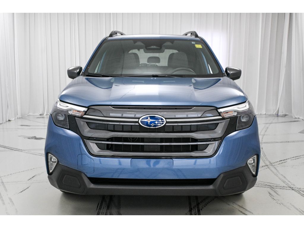 2025 Subaru Forester Premium photo 3