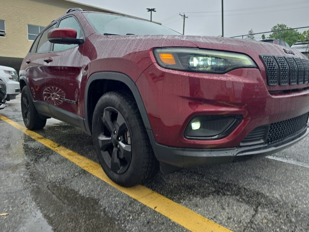 Used 2019 Jeep Cherokee Altitude with VIN 1C4PJMLX2KD459358 for sale in Wilmington, DE