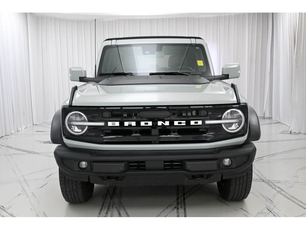 2022 Ford Bronco Outer Banks photo 2