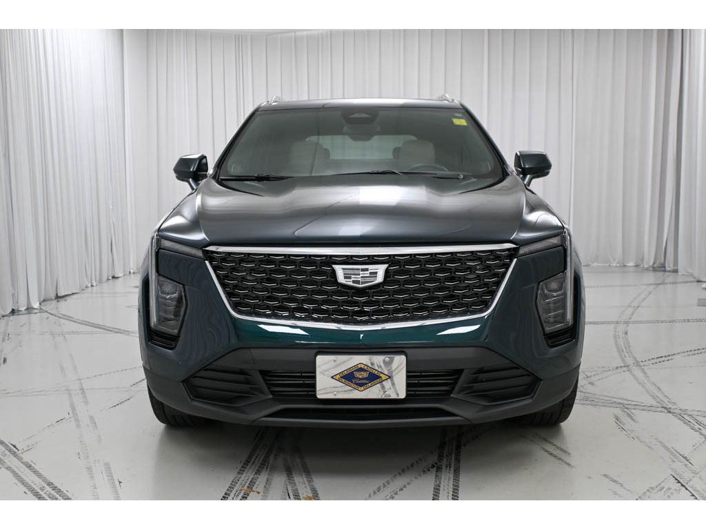 2024 Cadillac XT4 Luxury photo 3