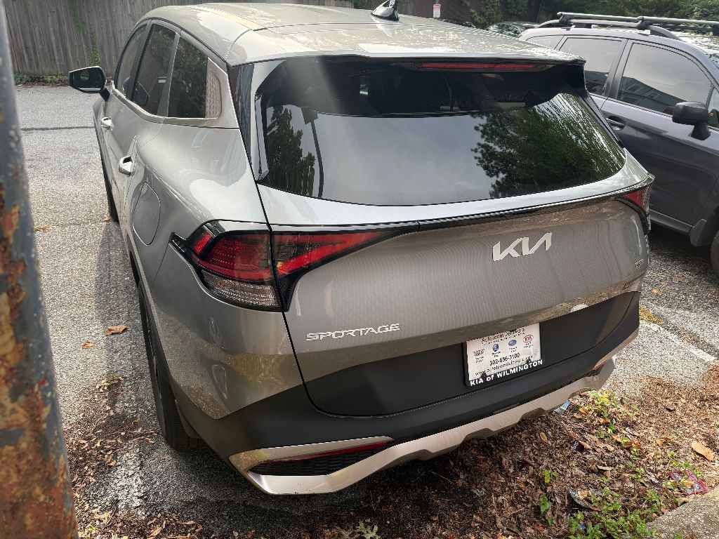 2023 Kia Sportage LX photo 3