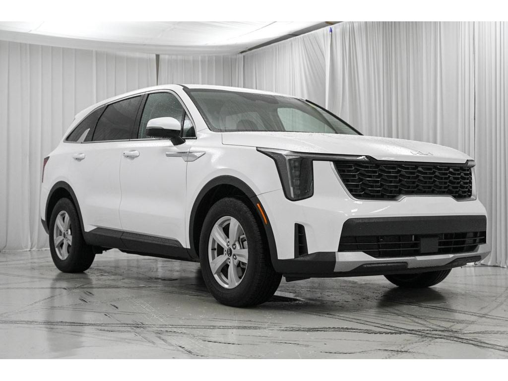 2024 Kia Sorento LX photo 2