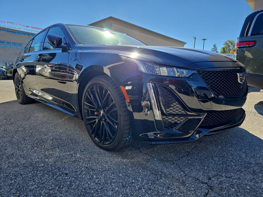 2023 Cadillac CT5 V photo 2