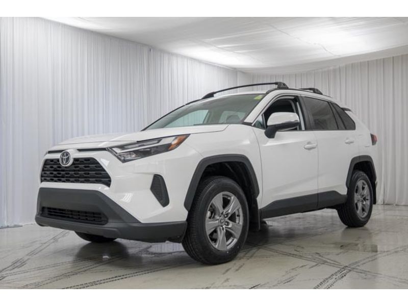 2022 Toyota RAV4 XLE photo 4