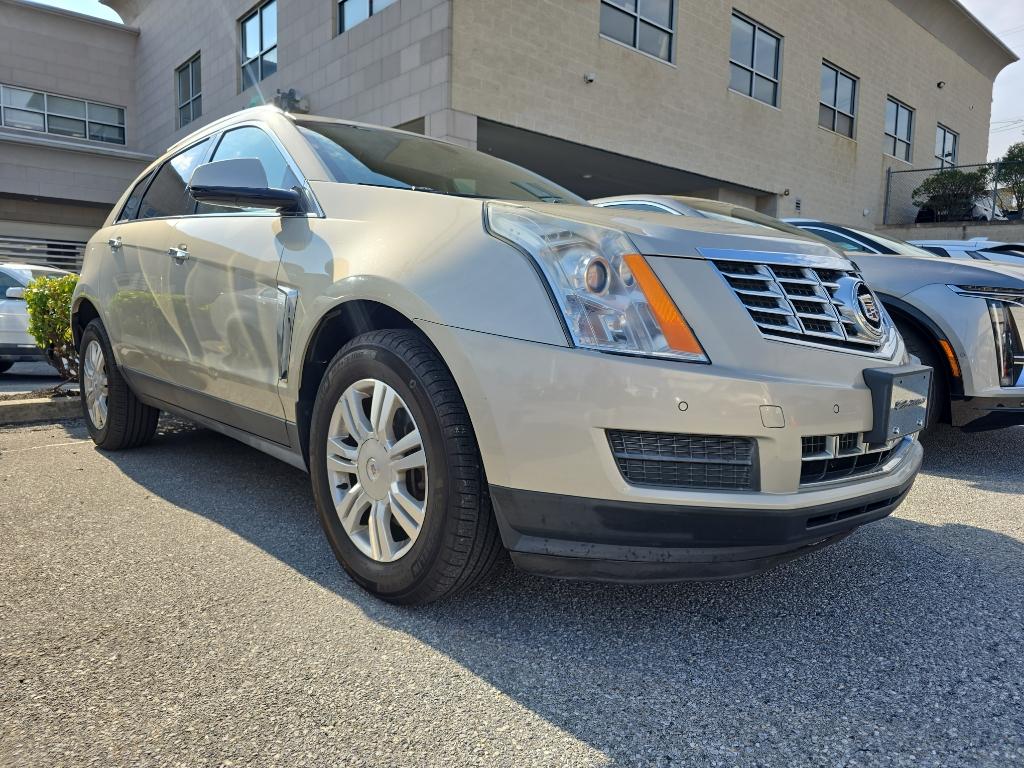 Used 2015 Cadillac SRX Luxury Collection with VIN 3GYFNBE38FS619399 for sale in Wilmington, DE