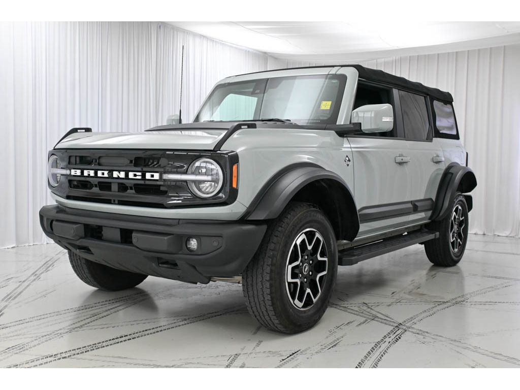 2022 Ford Bronco Outer Banks photo 3