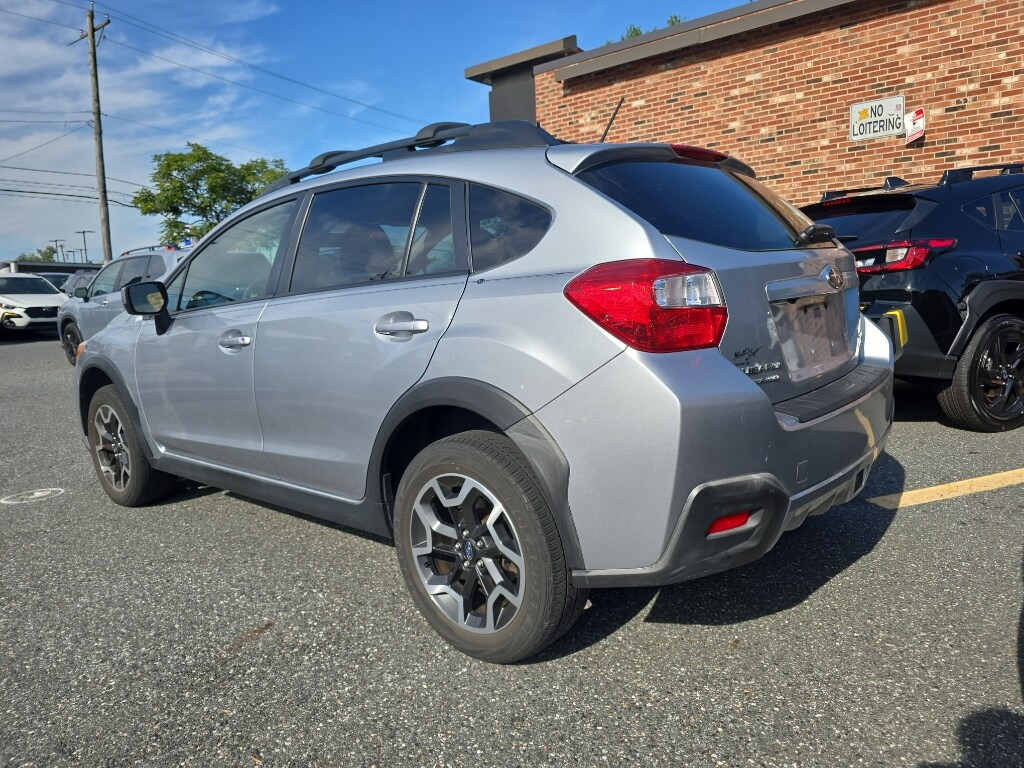 2017 Subaru Crosstrek 2.0i Premium photo 3