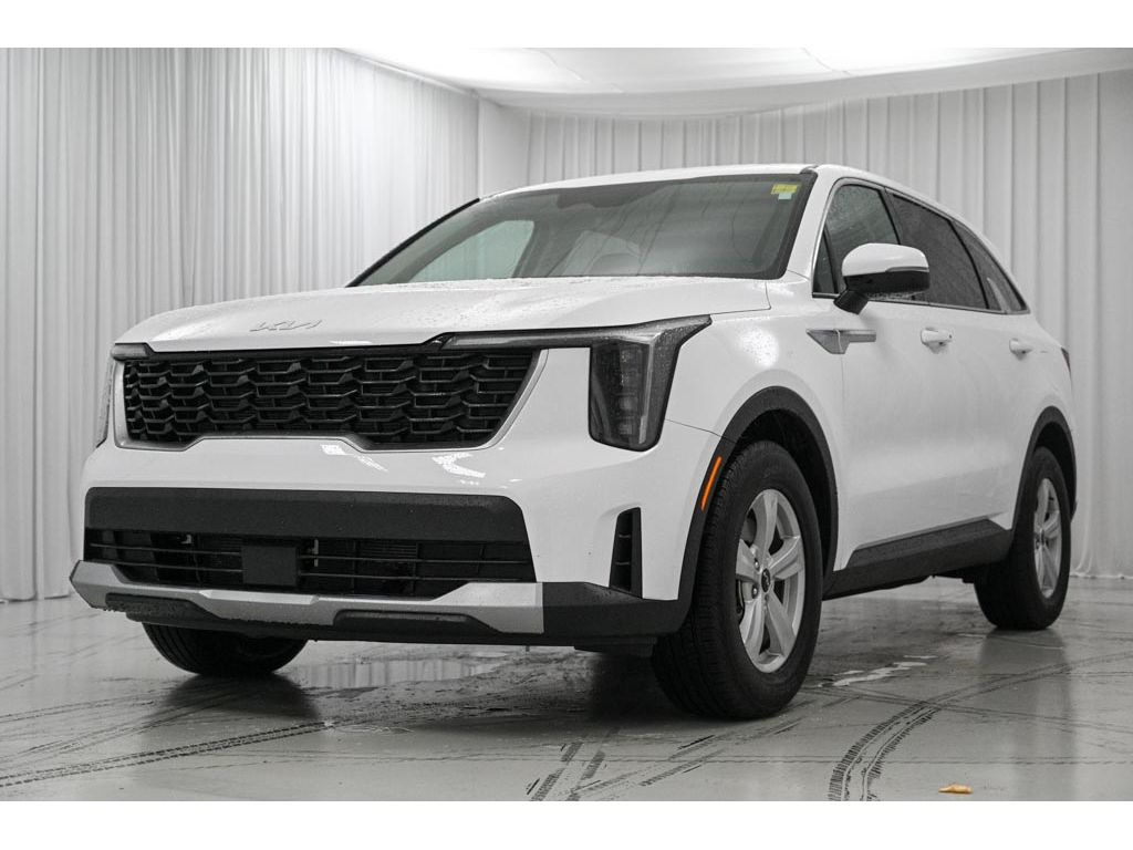 2024 Kia Sorento LX photo 4