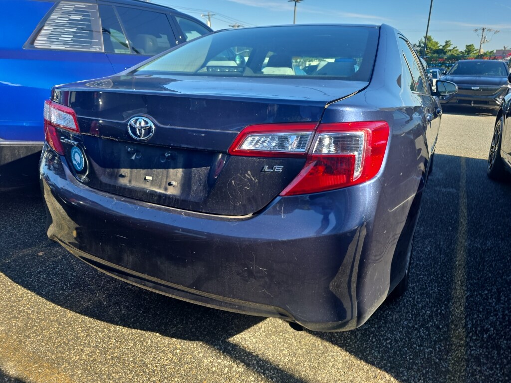2014 Toyota Camry LE photo 3