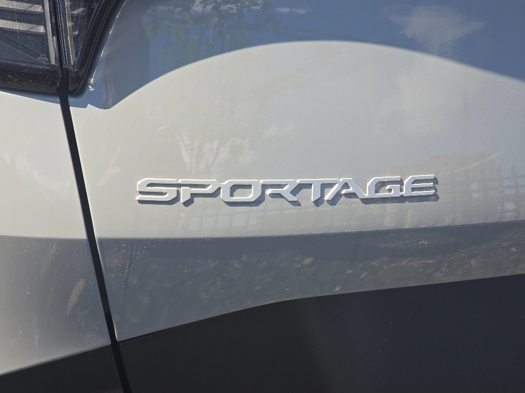 2026 Kia Sportage EX - Photo 12