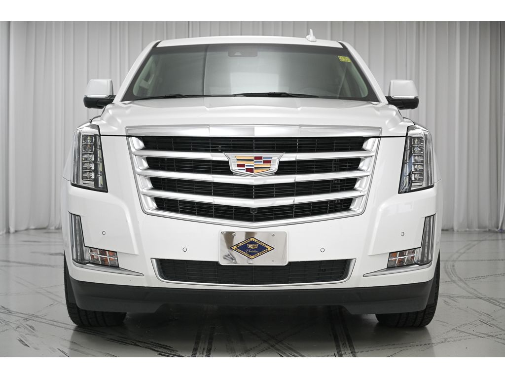 2018 Cadillac Escalade Luxury photo 3