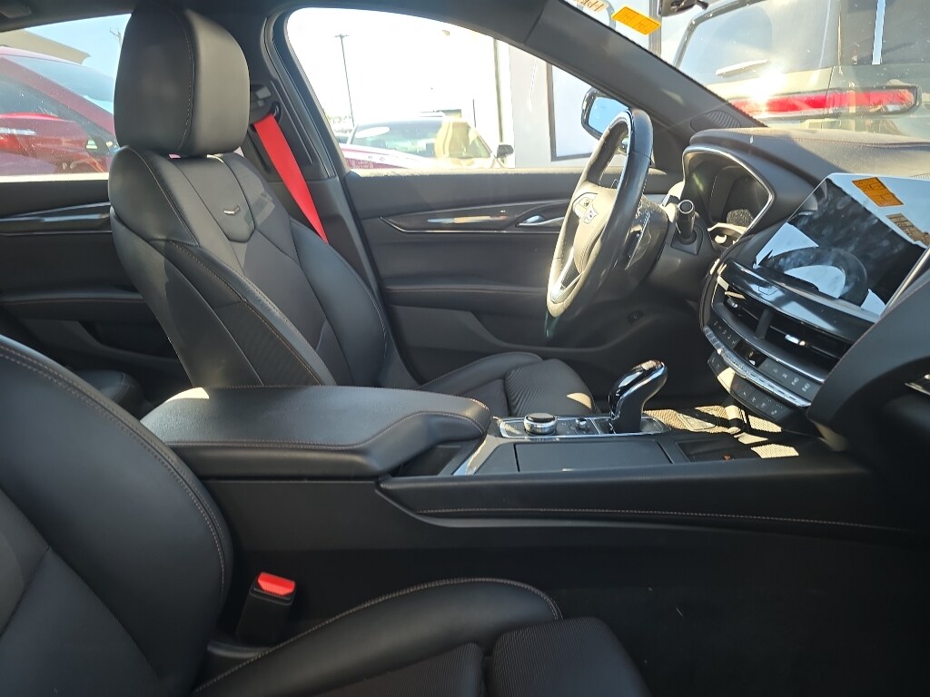 2023 Cadillac CT5 V photo 4