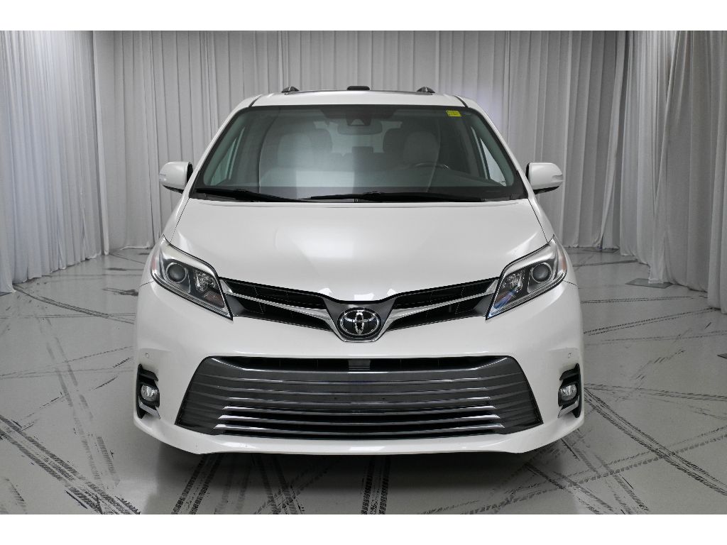 2019 Toyota Sienna Limited photo 3