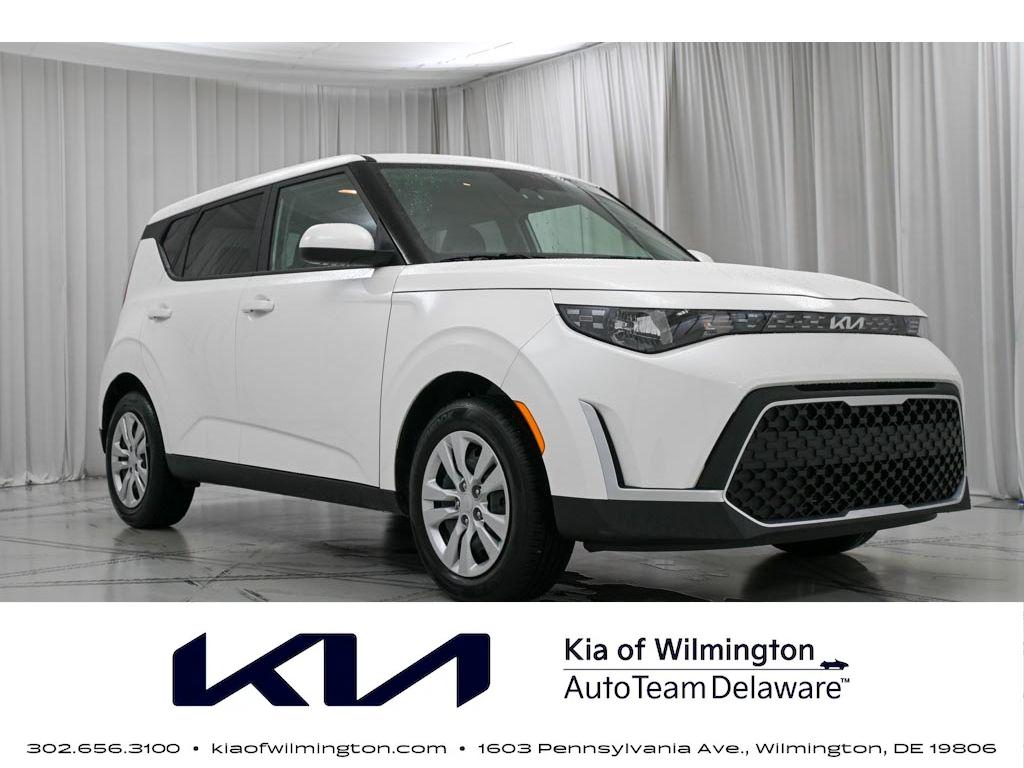 2025 Kia Soul LX's photo