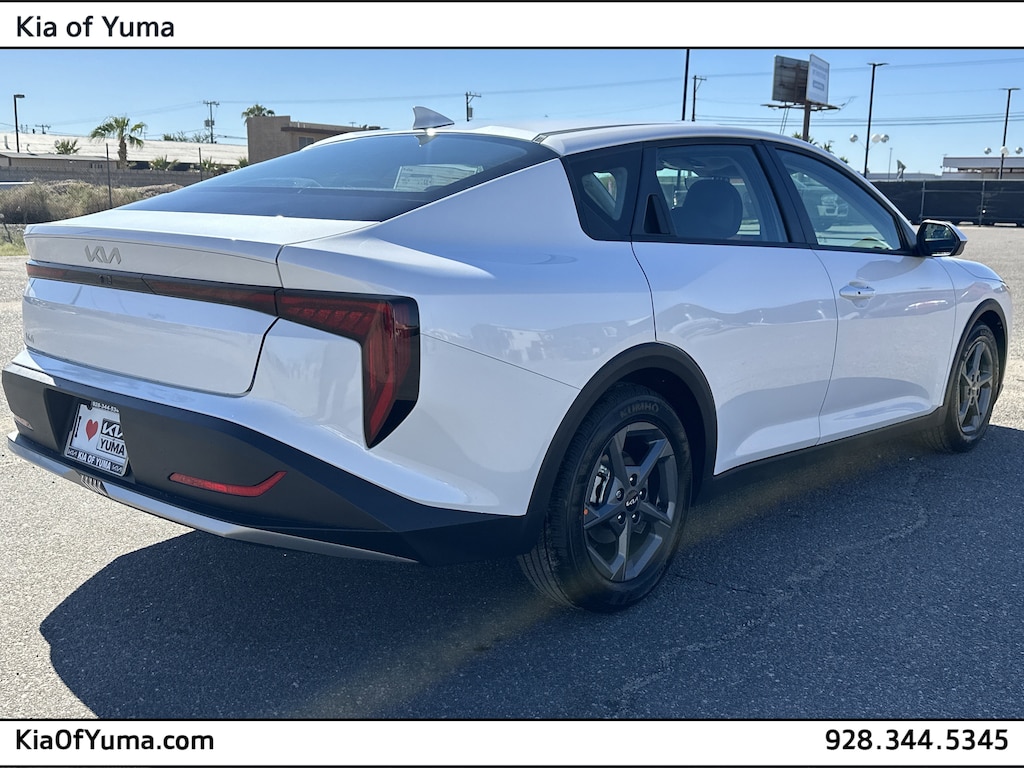 New 2025 Kia K4 LXS Sedan