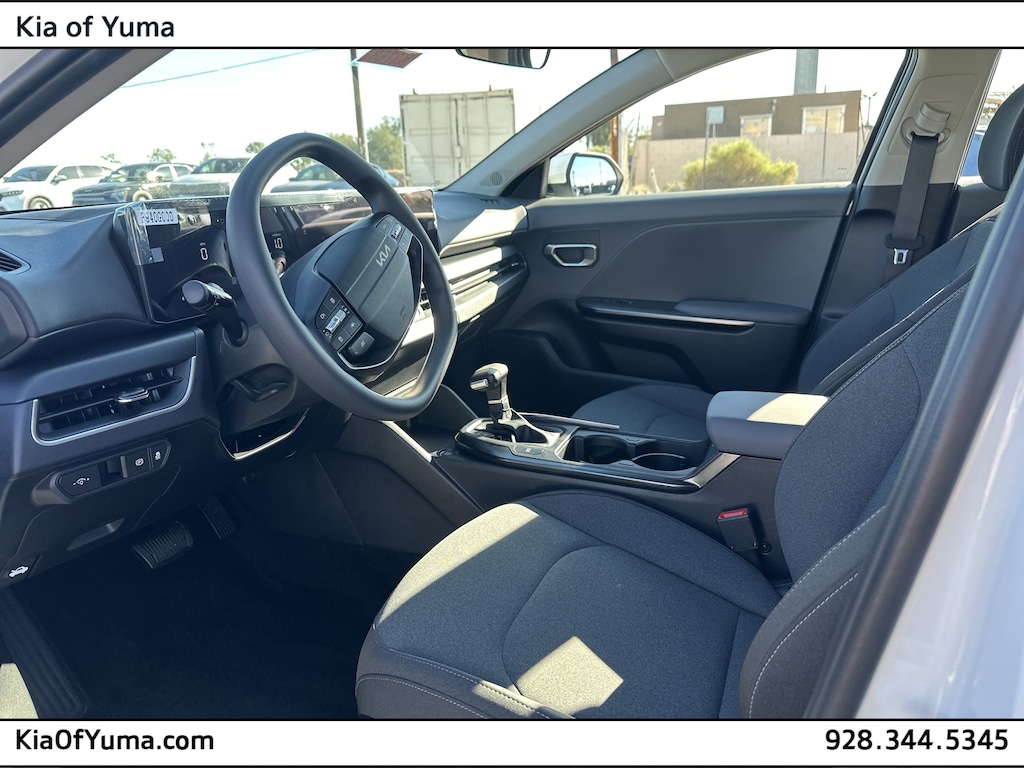 New 2025 Kia K4 LXS Sedan