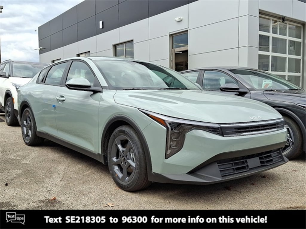 New 2025 Kia K4 LXS Sedan