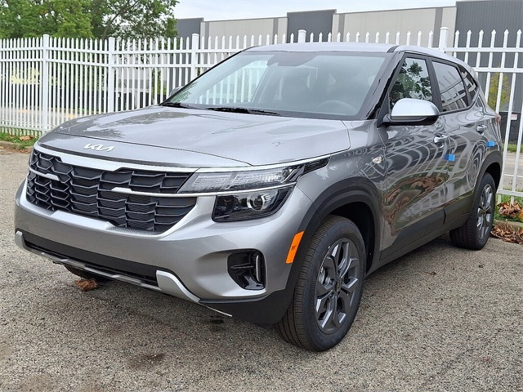 New 2026 Kia Seltos LX SUV