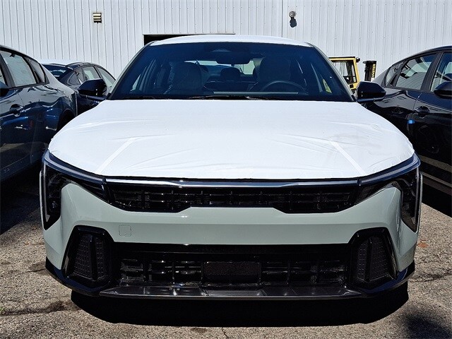 2025 Kia K4 GT-Line photo 2
