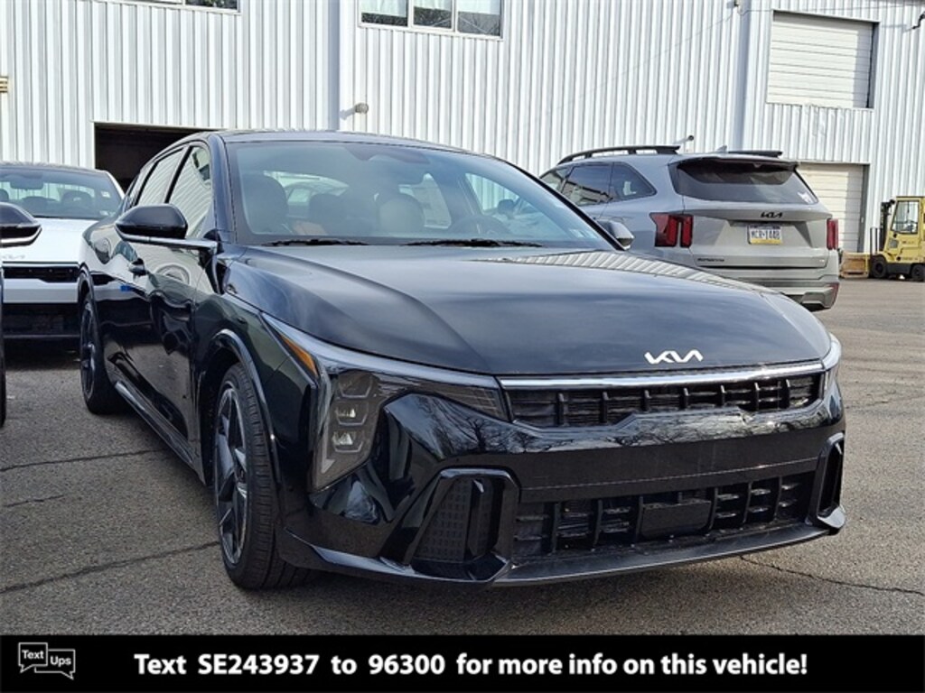 New 2025 Kia K4 GT-Line Sedan