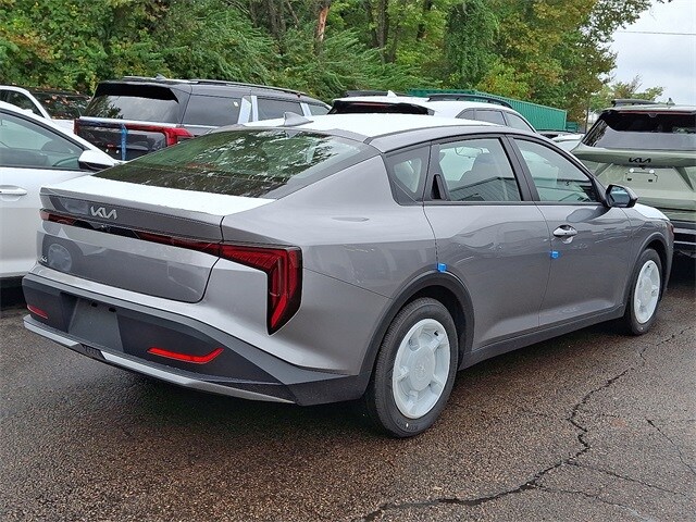2025 Kia K4 LXS photo 3