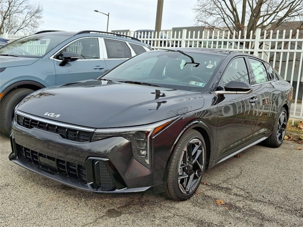 New 2025 Kia K4 GT-Line Sedan