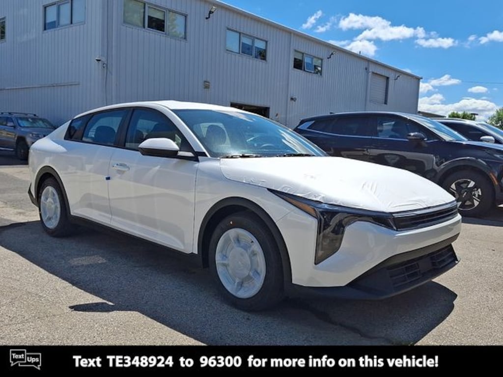 New 2026 Kia K4 LXS Sedan