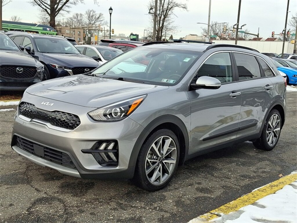 Used 2022 Kia Niro Touring SE SUV
