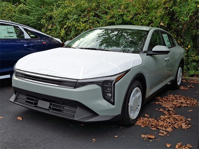 2025 Kia K4 LXS photo 3