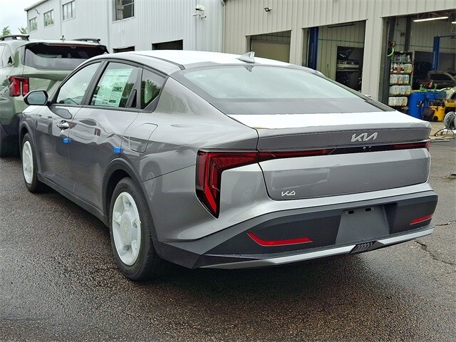 2025 Kia K4 LXS photo 2