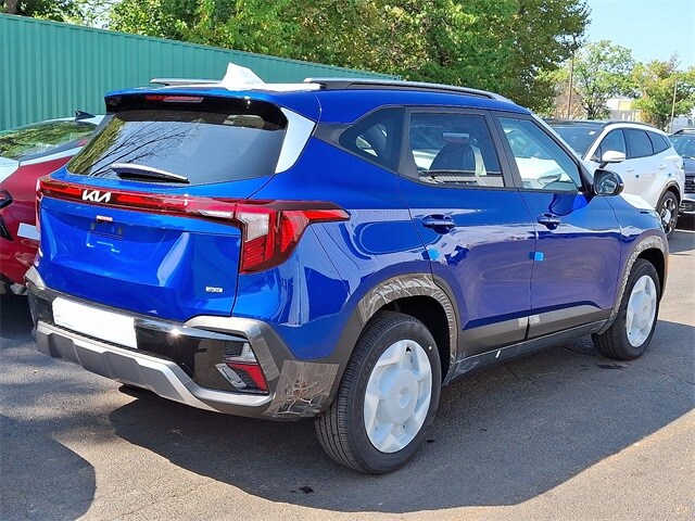 2026 Kia Seltos S photo 2