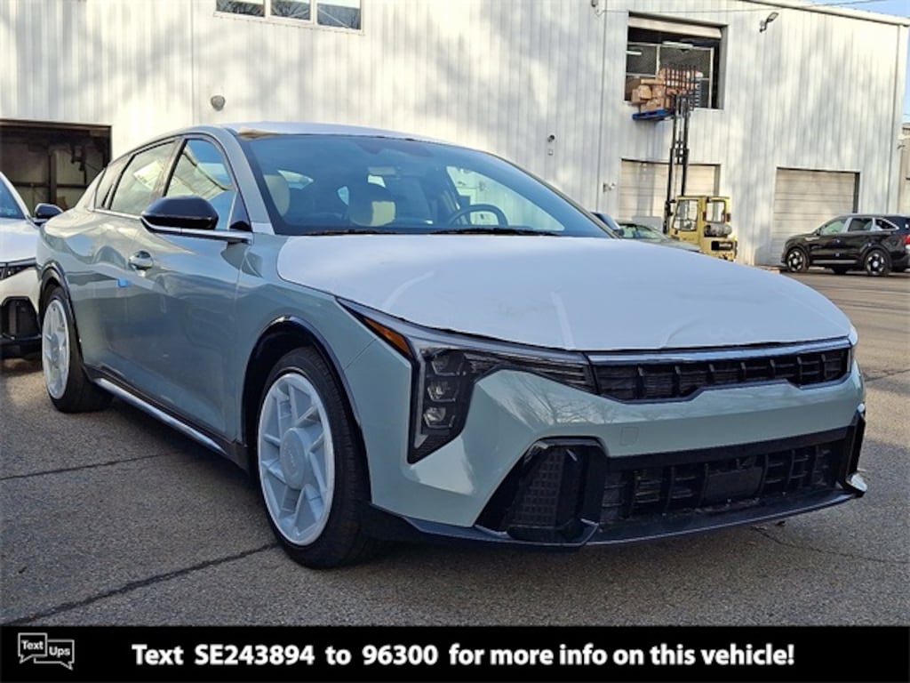New 2025 Kia K4 GT-Line Sedan