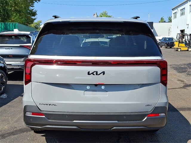 2026 Kia Carnival SX photo 3