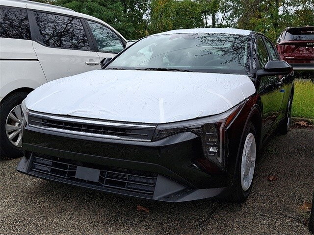 2025 Kia K4 LXS photo 2