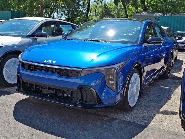 2025 Kia K4 GT-Line photo 3