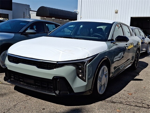 2025 Kia K4 GT-Line photo 3
