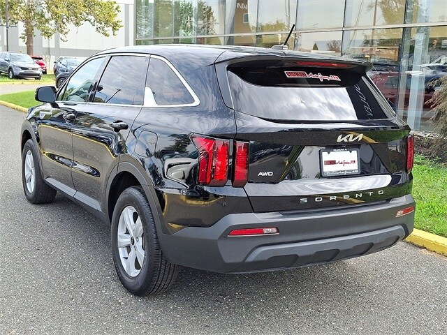 2022 Kia Sorento LX photo 4