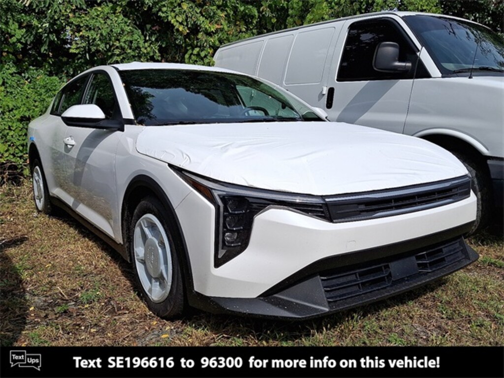 New 2025 Kia K4 LXS Sedan