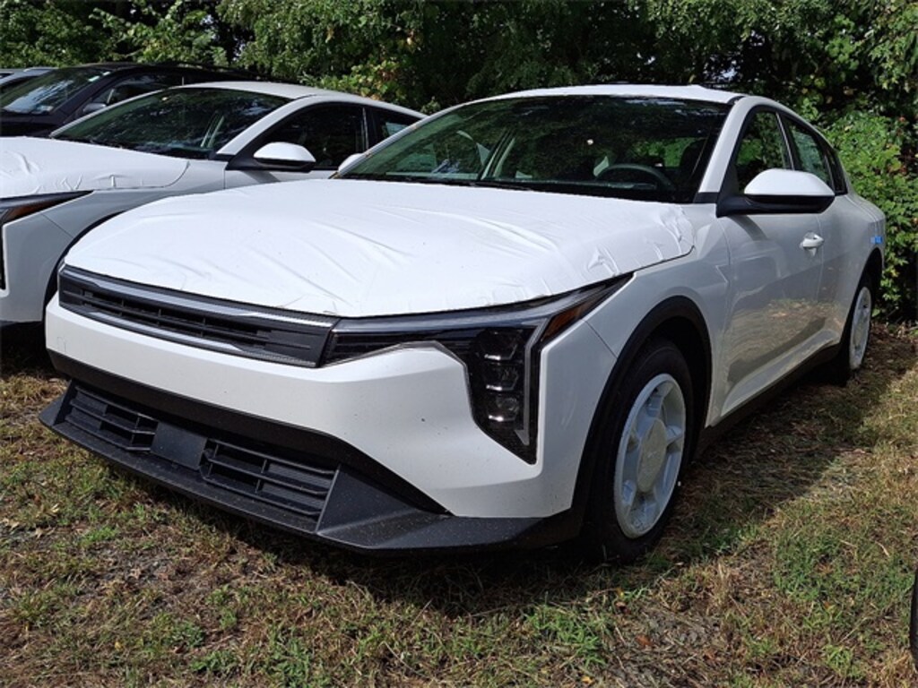 New 2025 Kia K4 LXS Sedan