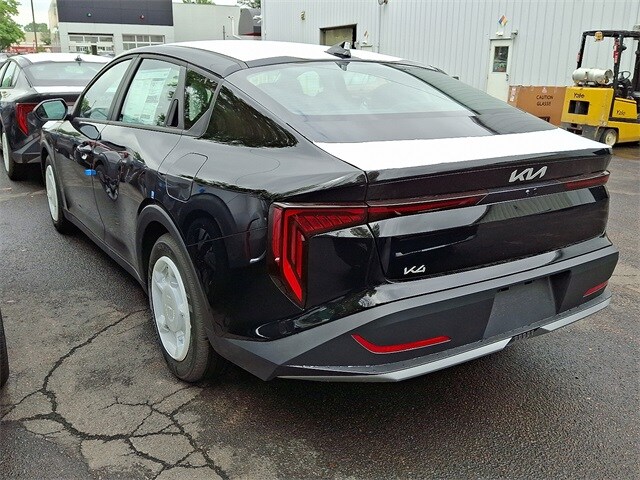 2025 Kia K4 LXS photo 3