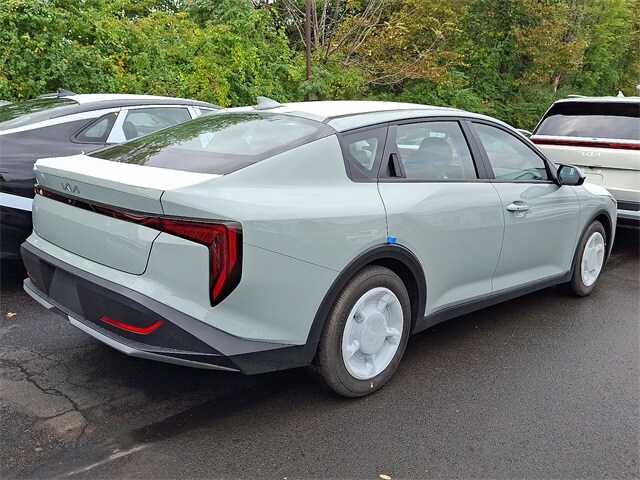2025 Kia K4 LXS photo 3